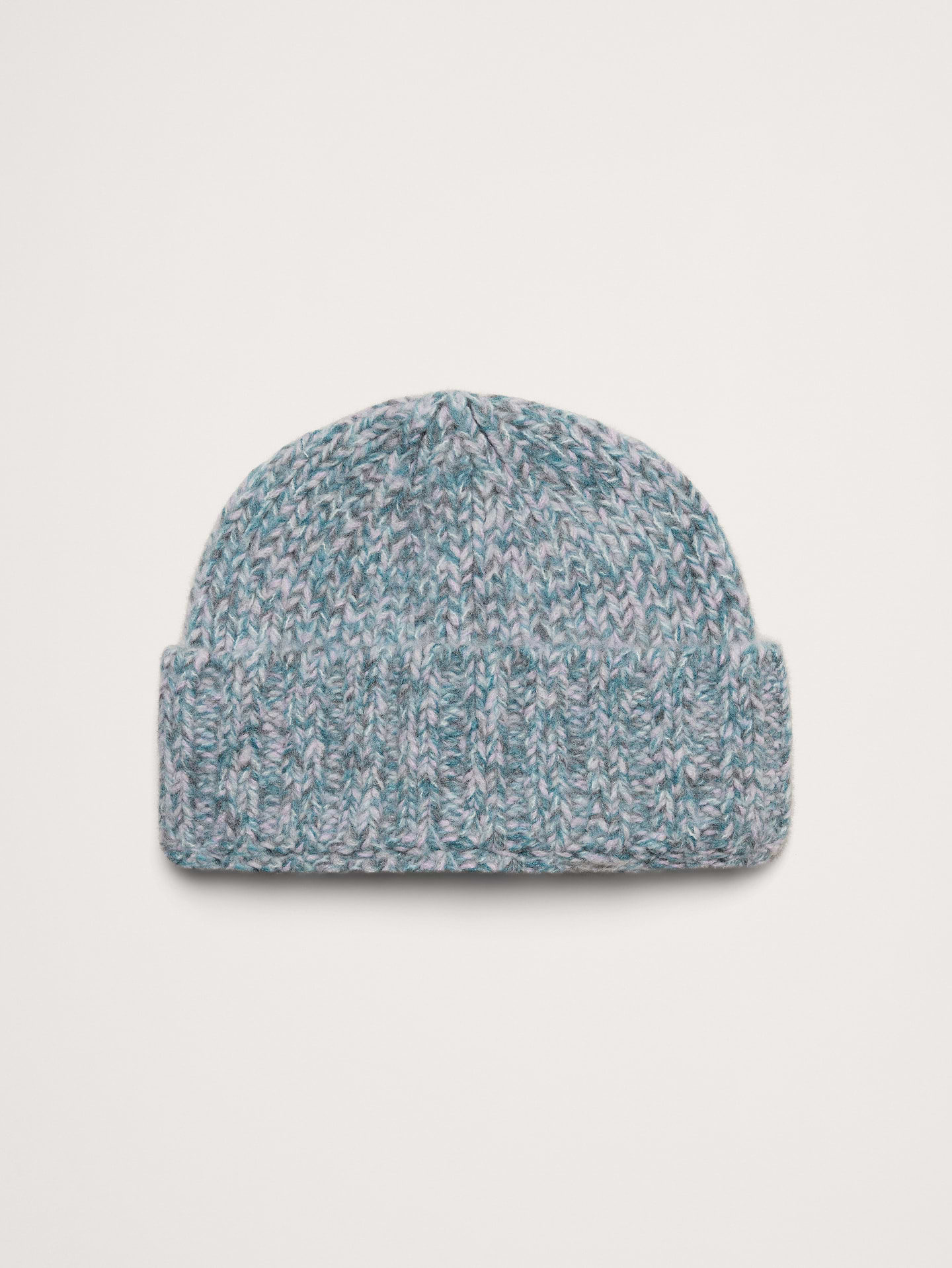 Image 1 de 3, Ce bonnet doux et confortable est confectionné dans un mélange de laine mérinos chaude et de cachemire luxueux aux couleurs moirées du tricot donegal classique., Produit #906790