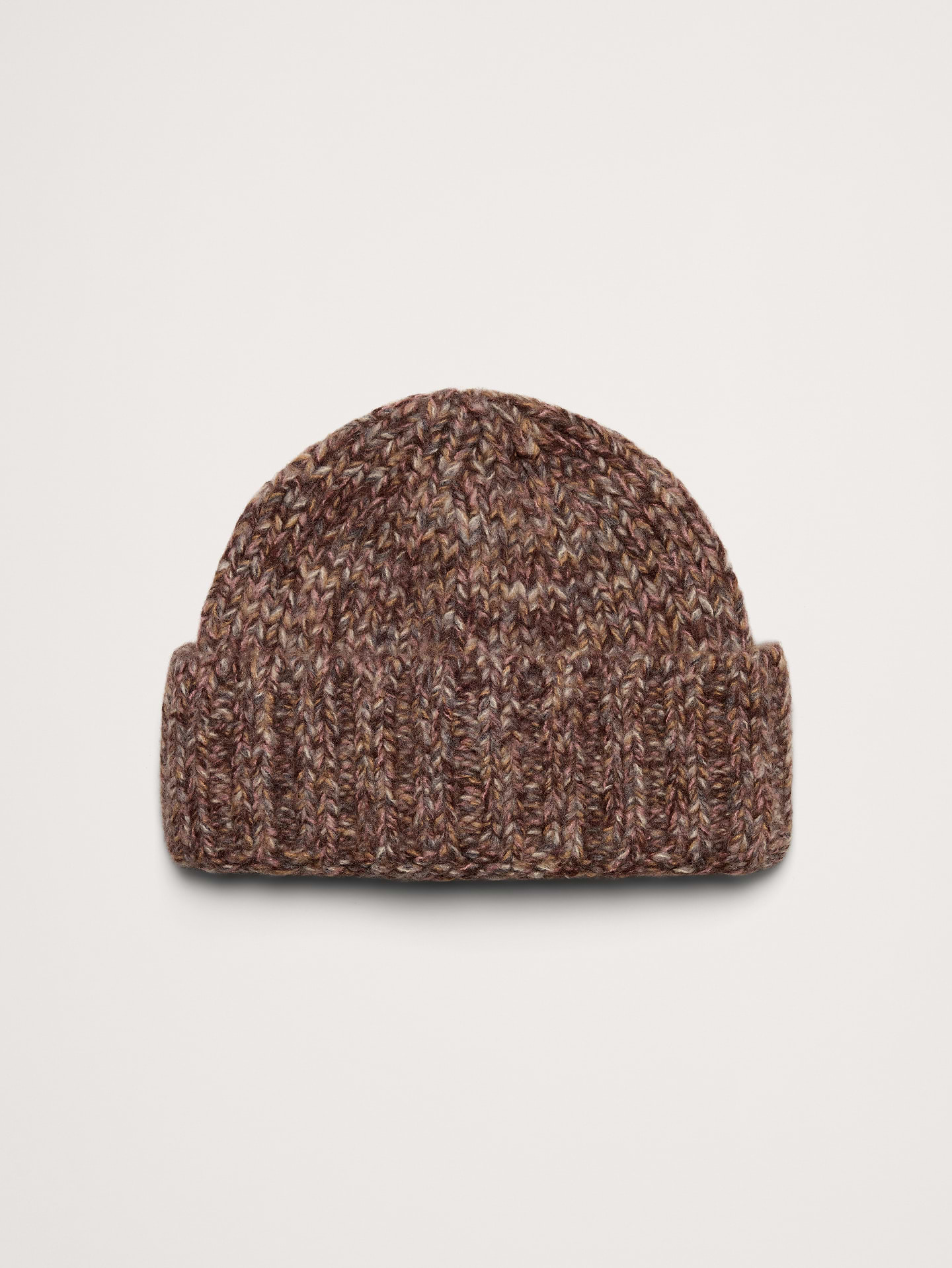 Image 1 de 3, Ce bonnet doux et confortable est confectionné dans un mélange de laine mérinos chaude et de cachemire luxueux aux couleurs moirées du tricot donegal classique., Produit #906790
