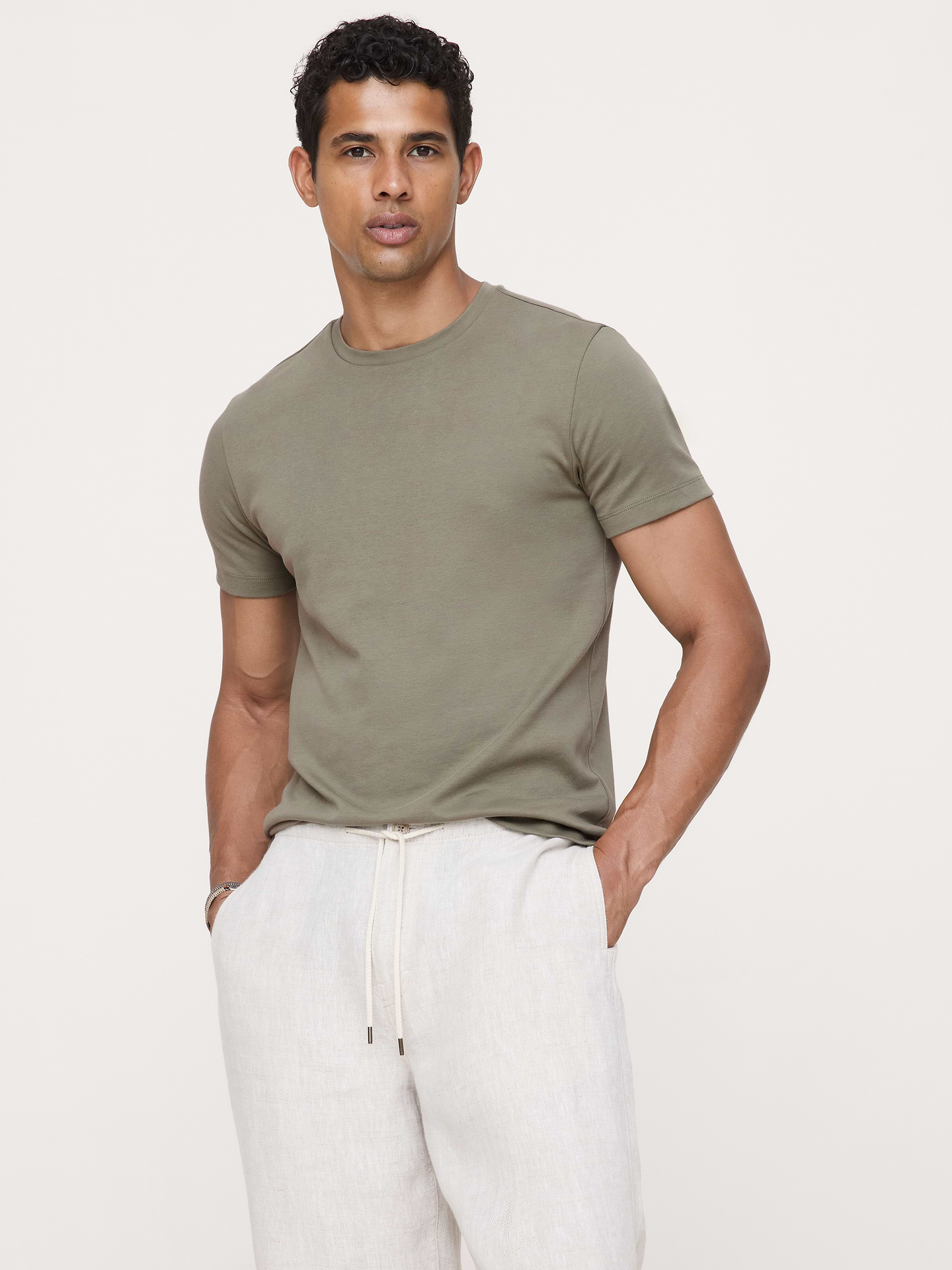 L'image numéro 1 présente T-shirt luxueux