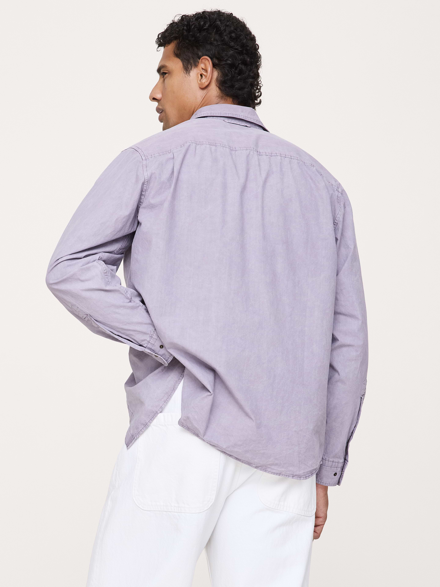 L'image numéro 4 présente Chemise décontractée en popeline de coton Retour aux archives