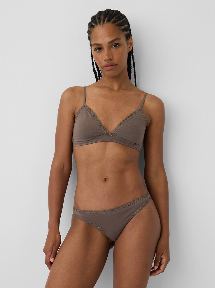 L'image numéro 1 présente Soutien-gorge léger à bonnets triangulaires en coton biologique extensible PureDouceur à bordure en dentelle