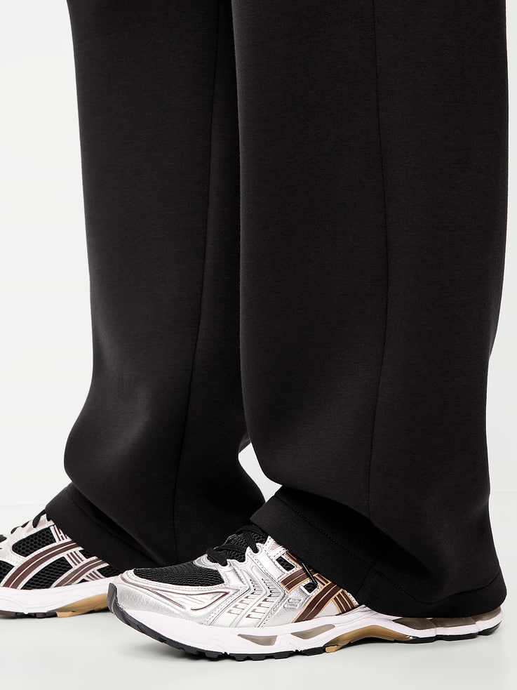 L'image numéro 5 présente Pantalon en coton ouaté coupe généreuse en molleton raffiné