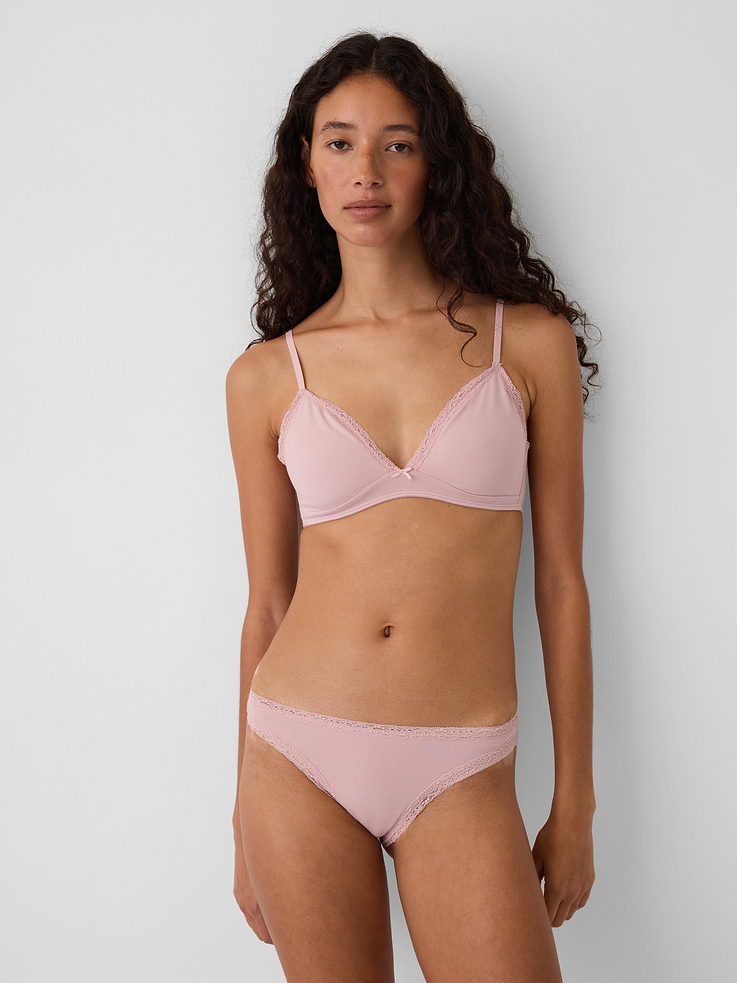 L'image numéro 1 présente Soutien-gorge léger à bonnets triangulaires en coton biologique extensible PureDouceur à bordure en dentelle