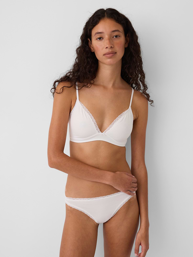 L'image numéro 1 présente Soutien-gorge léger à bonnets triangulaires en coton biologique extensible PureDouceur à bordure en dentelle