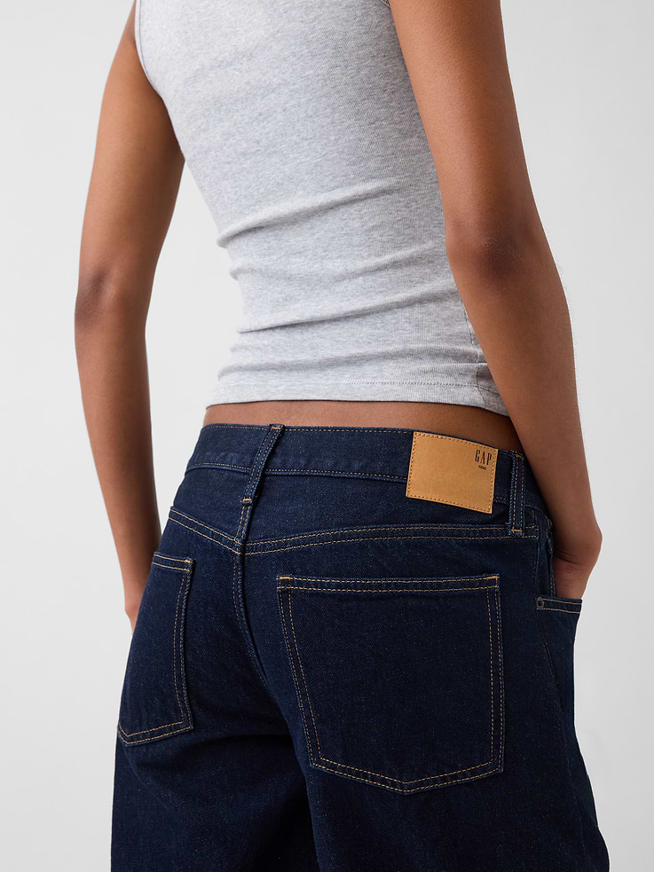 L'image numéro 6 présente Le jean ample à taille basse Hailey
