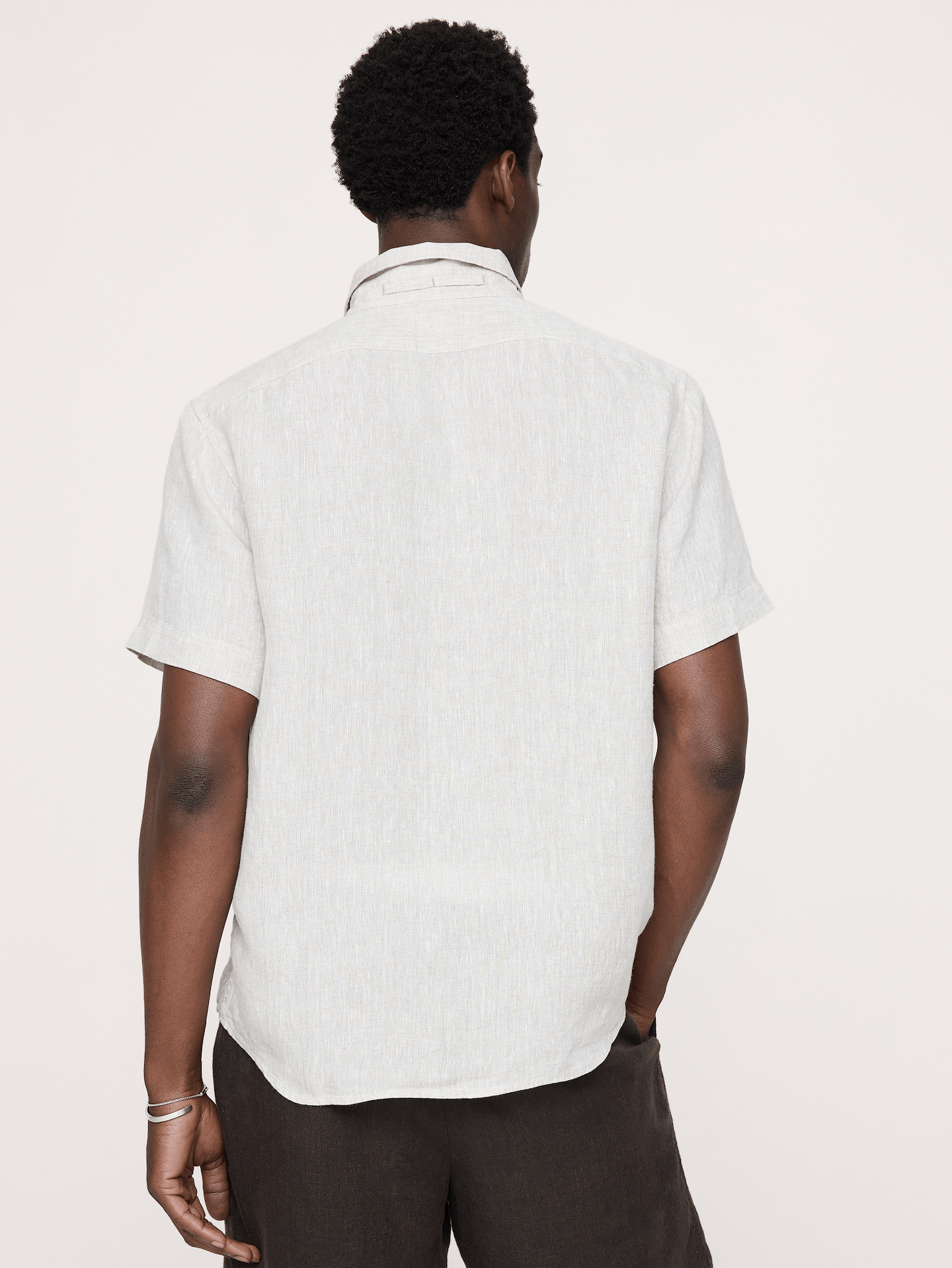 L'image numéro 3 présente Chemise standard à manches courtes en lin