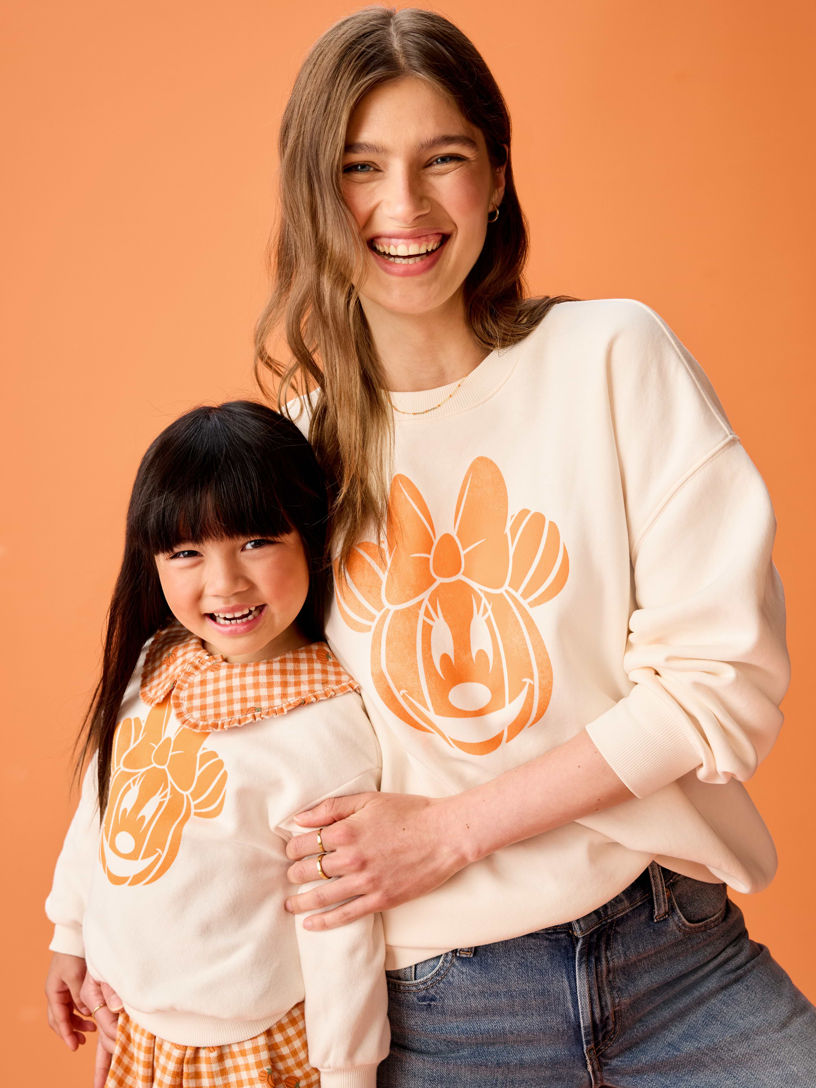 L'image numéro 3 présente Ensemble chandail et pantalon en coton ouaté Minnie Mouse Old Navy x Disney pour bébé