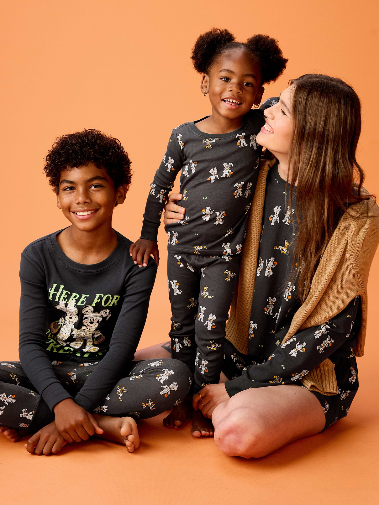 Image number 5 showing, Old Navy x Disney Snug-Fit Pajama Set for Kids