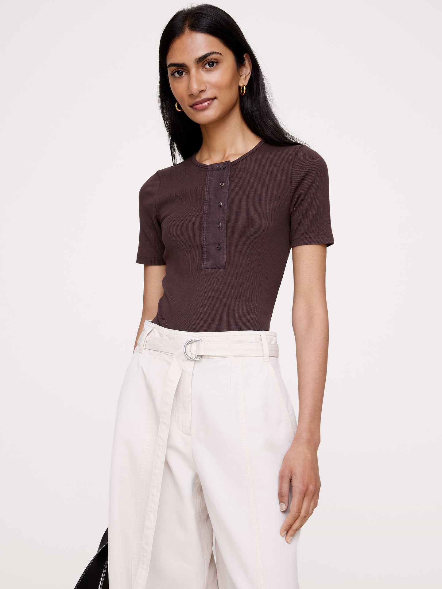 L'image numéro 1 présente Haut à encolure henley en tricot côtelé