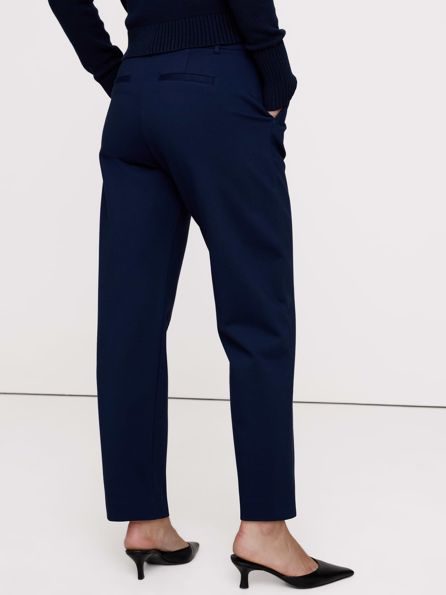 L'image numéro 3 présente Pantalon à taille haute extensible, jambe fuselée, en tricot point de Rome fluide