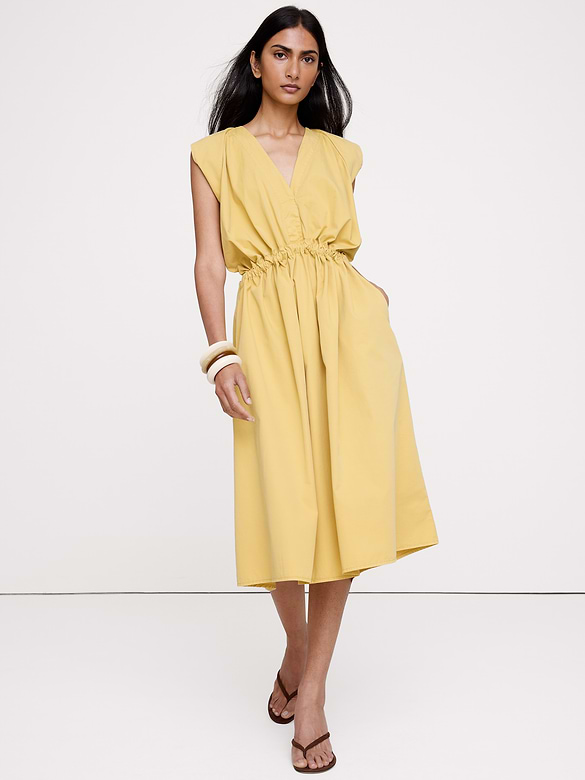 Robe à taille cintrée en sergé
