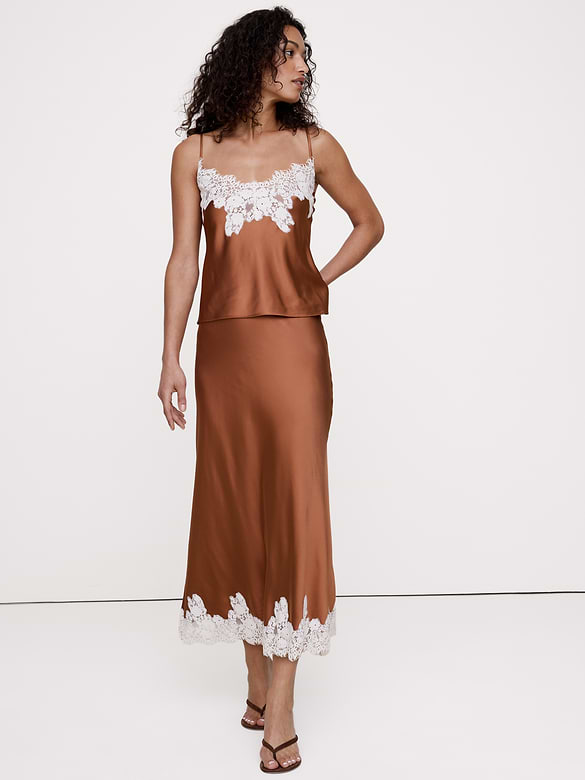 Jupe mi-longue en satin extensible avec ourlet en dentelle