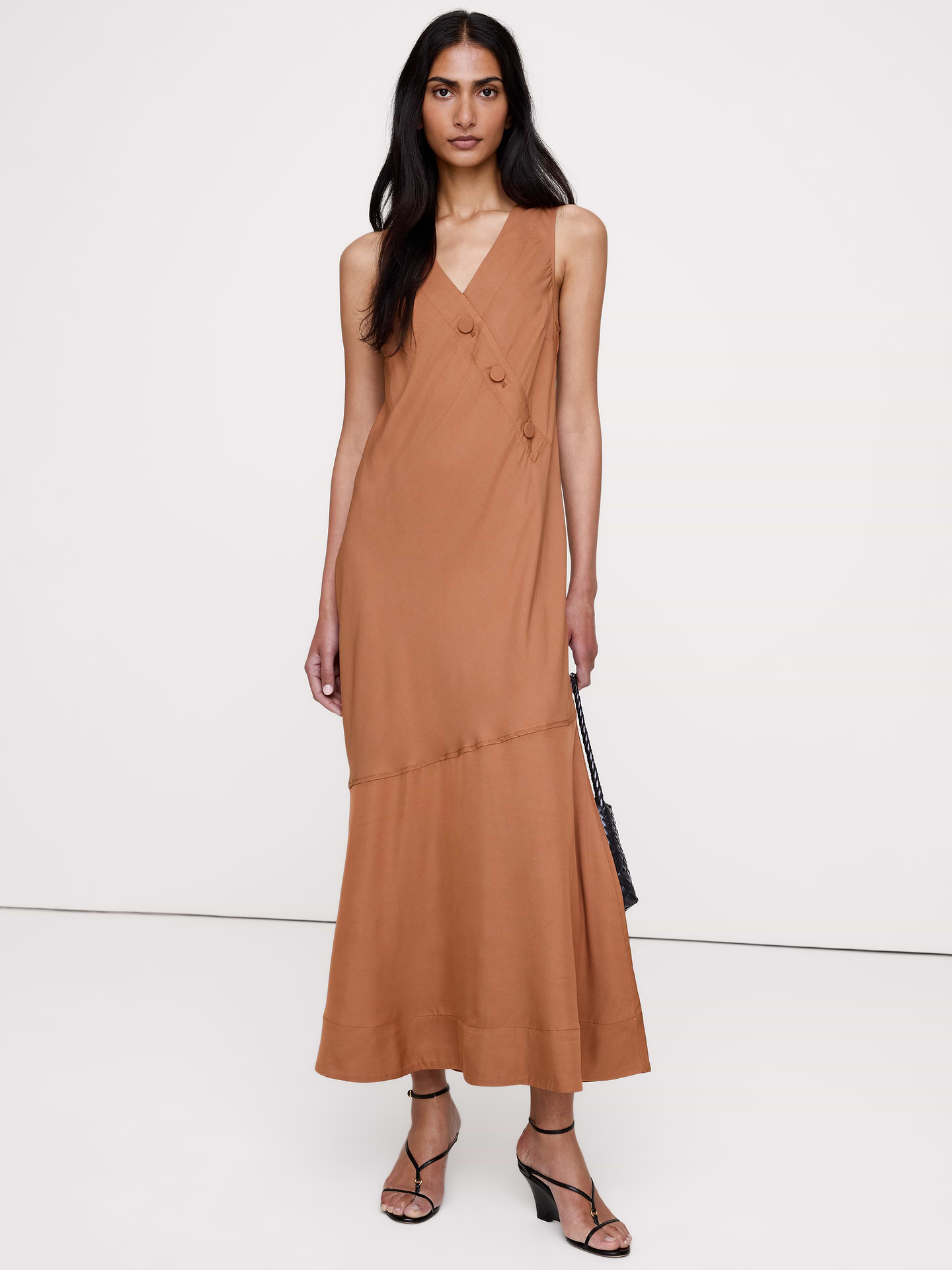 L'image numéro 1 présente Robe mi-longue boutonnée en sergé fluide