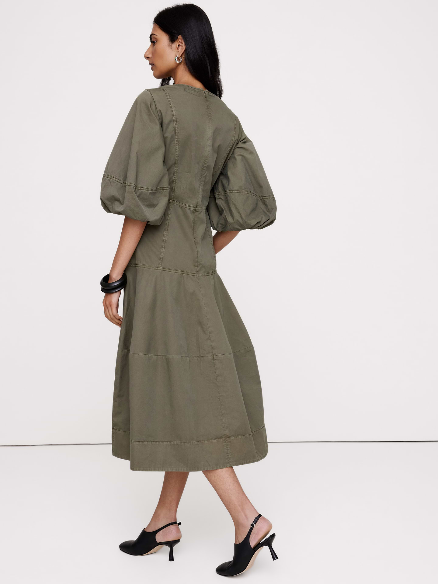 L'image numéro 3 présente Robe mi-longue coupe baril en sergé de coton