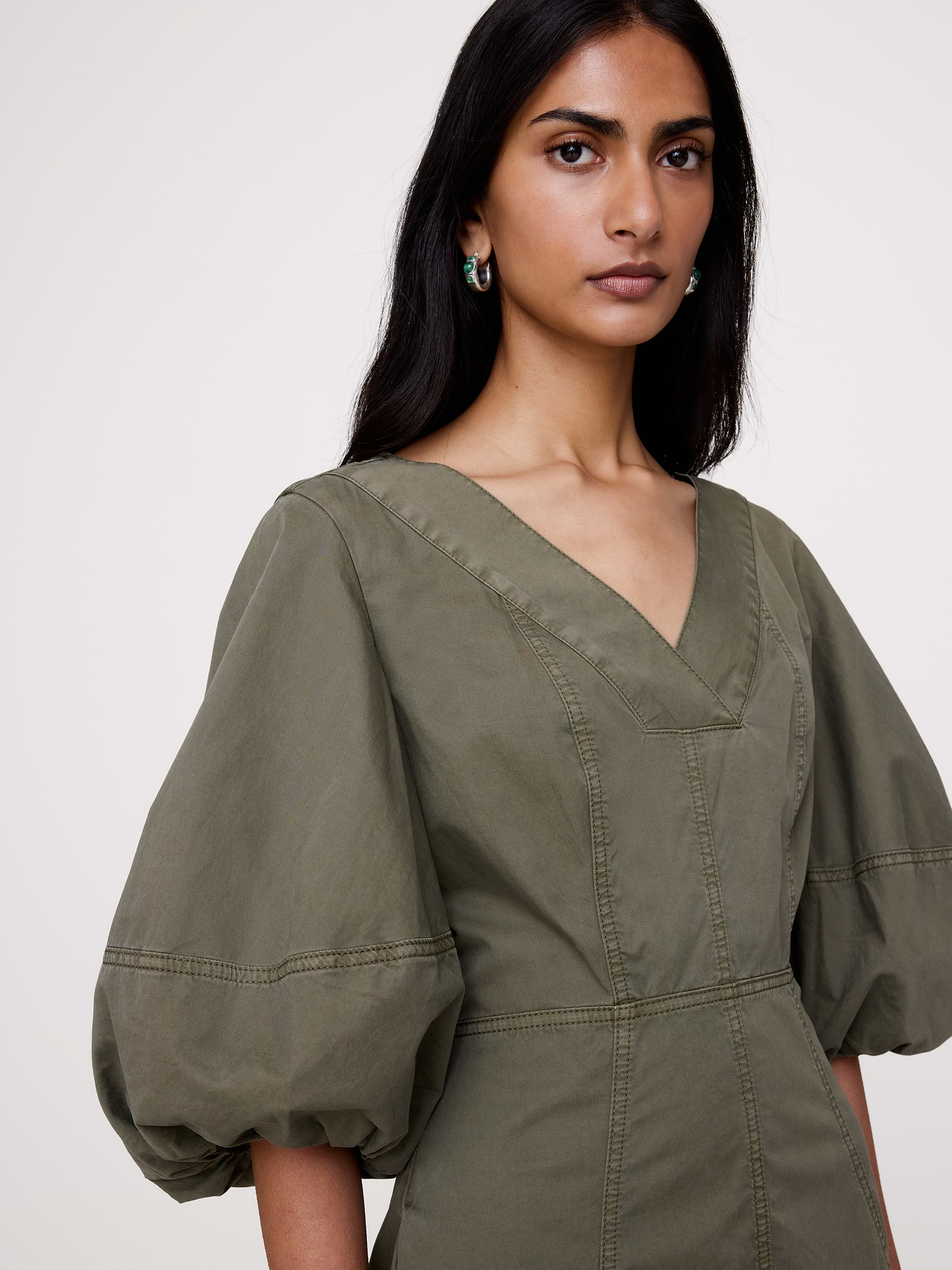 L'image numéro 4 présente Robe mi-longue coupe baril en sergé de coton