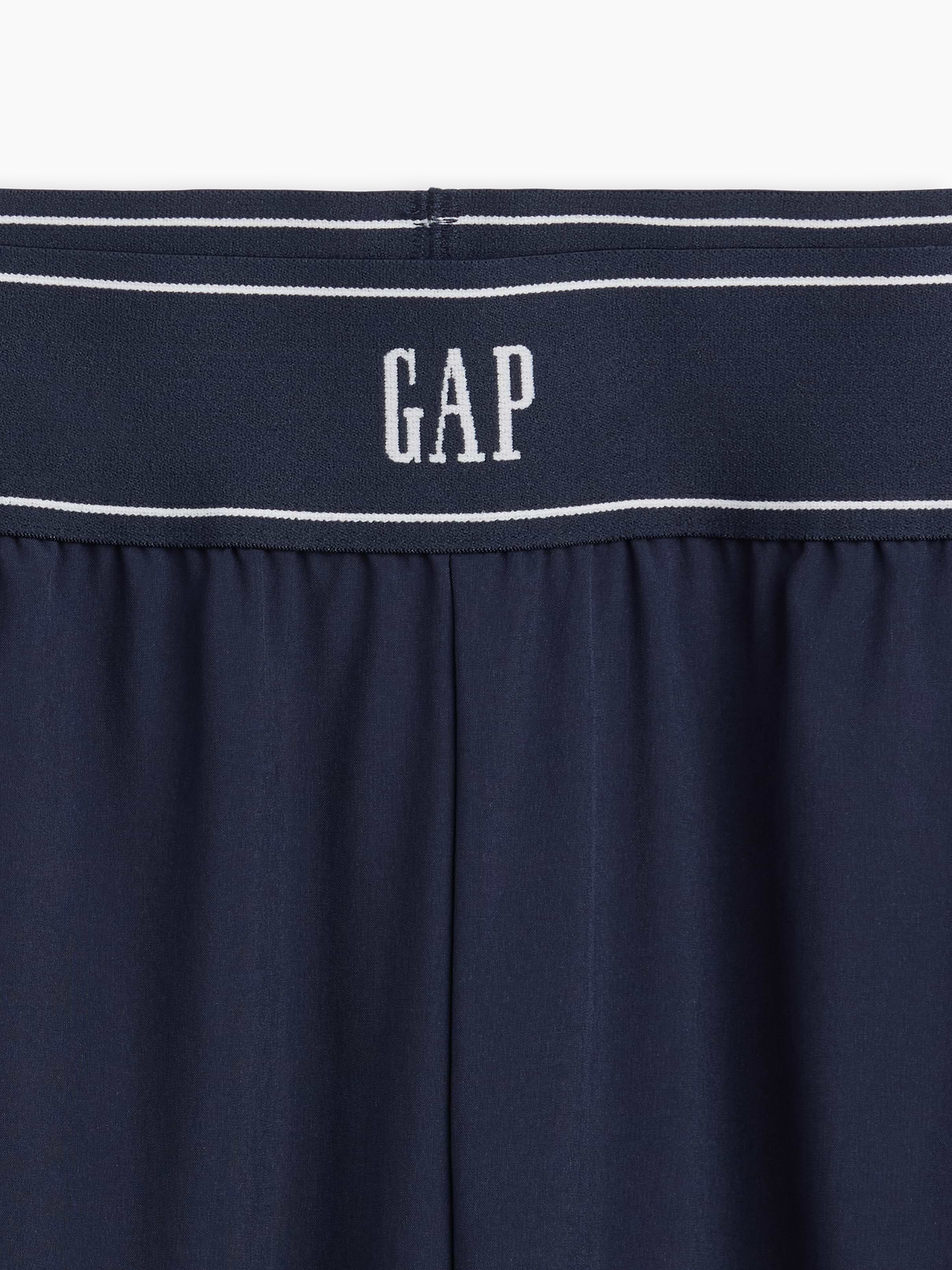L'image numéro 5 présente Pantalon confort à plis à logo GapFit