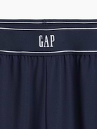 L'image numéro 5 présente Pantalon confort à plis à logo GapFit
