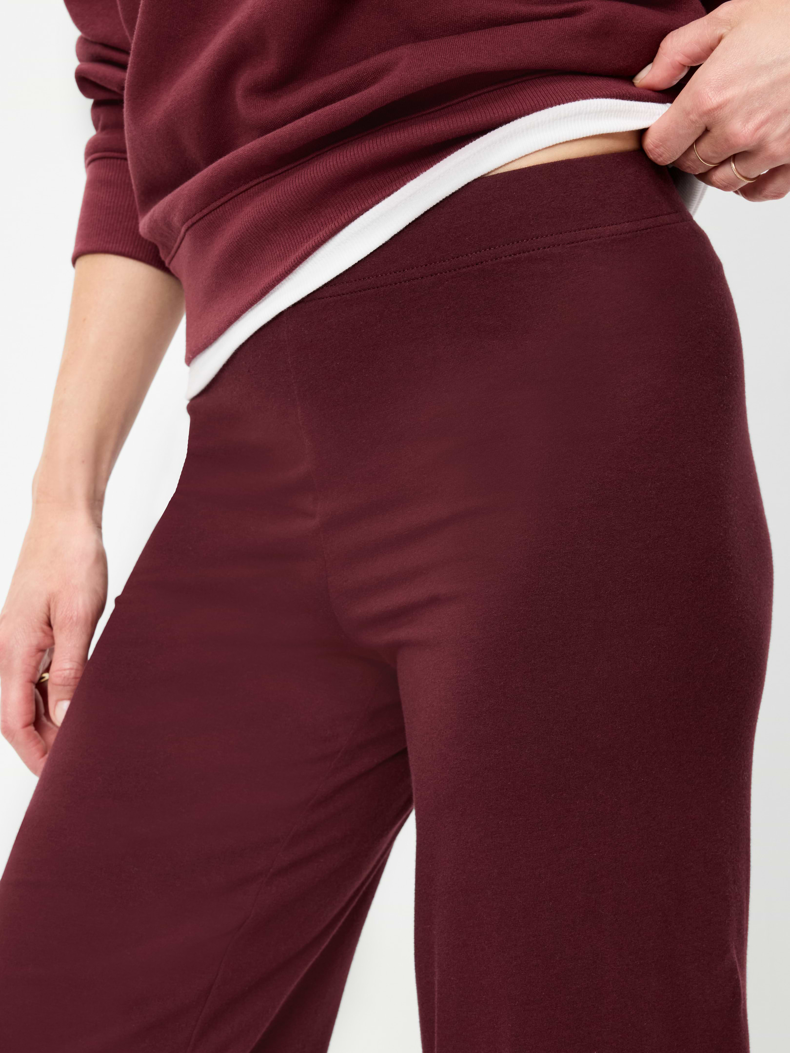 L'image numéro 4 présente Legging à jambe large à taille haute, longueur 3/4