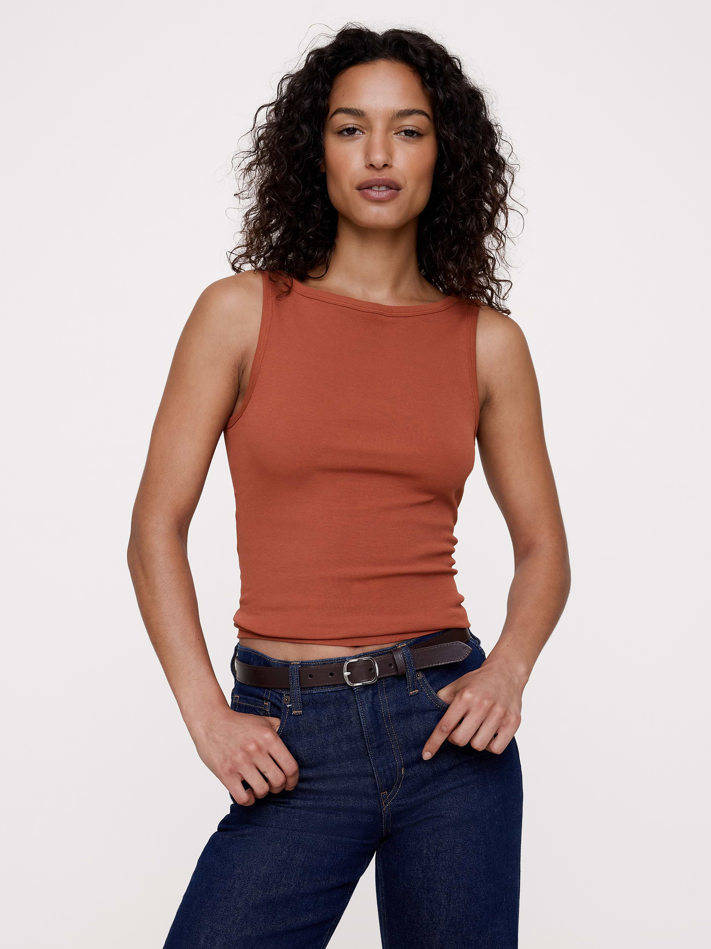 L'image numéro 1 présente Camisole minimaliste en coton