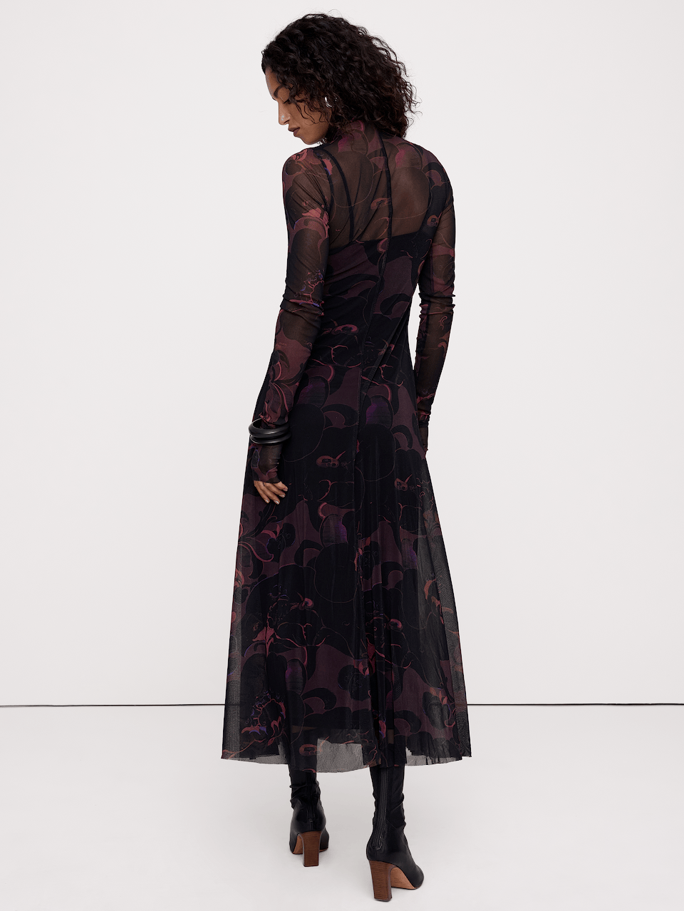 Robe longue en tissu à mailles à manches longues