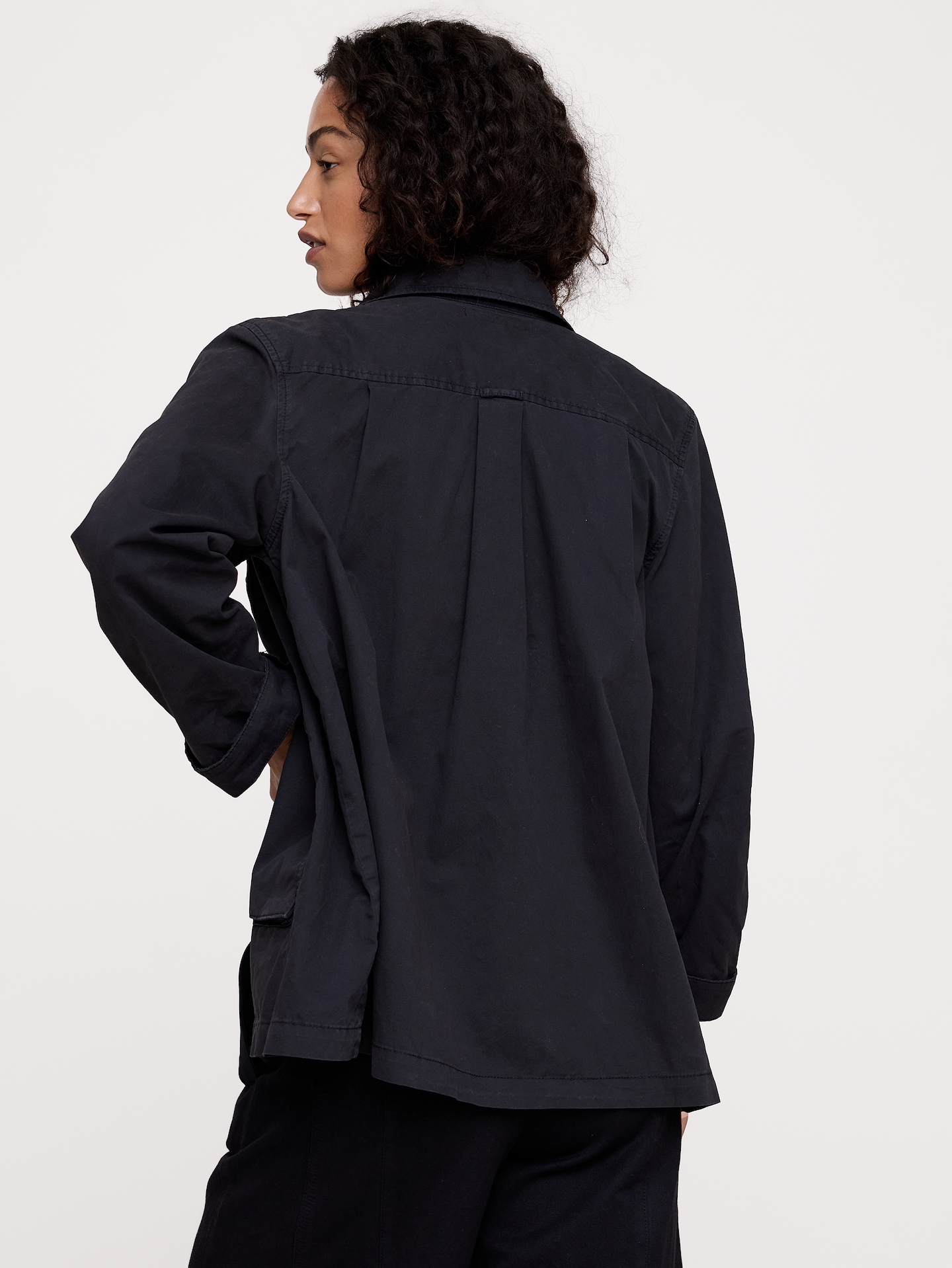 L'image numéro 2 présente Veste-chemise en sergé de coton