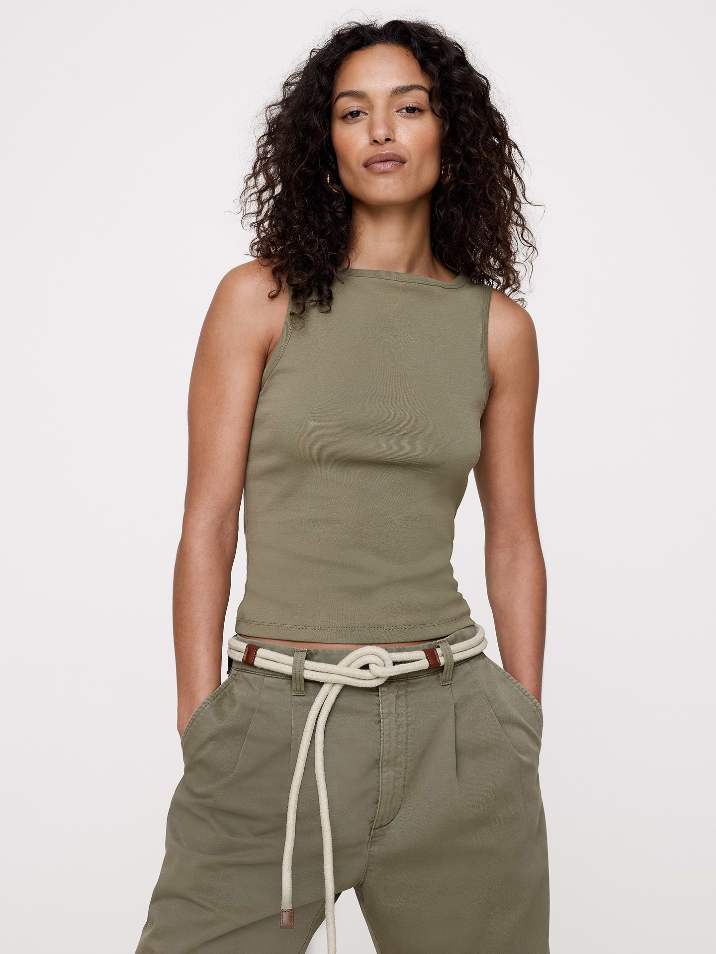 L'image numéro 1 présente Camisole minimaliste en coton