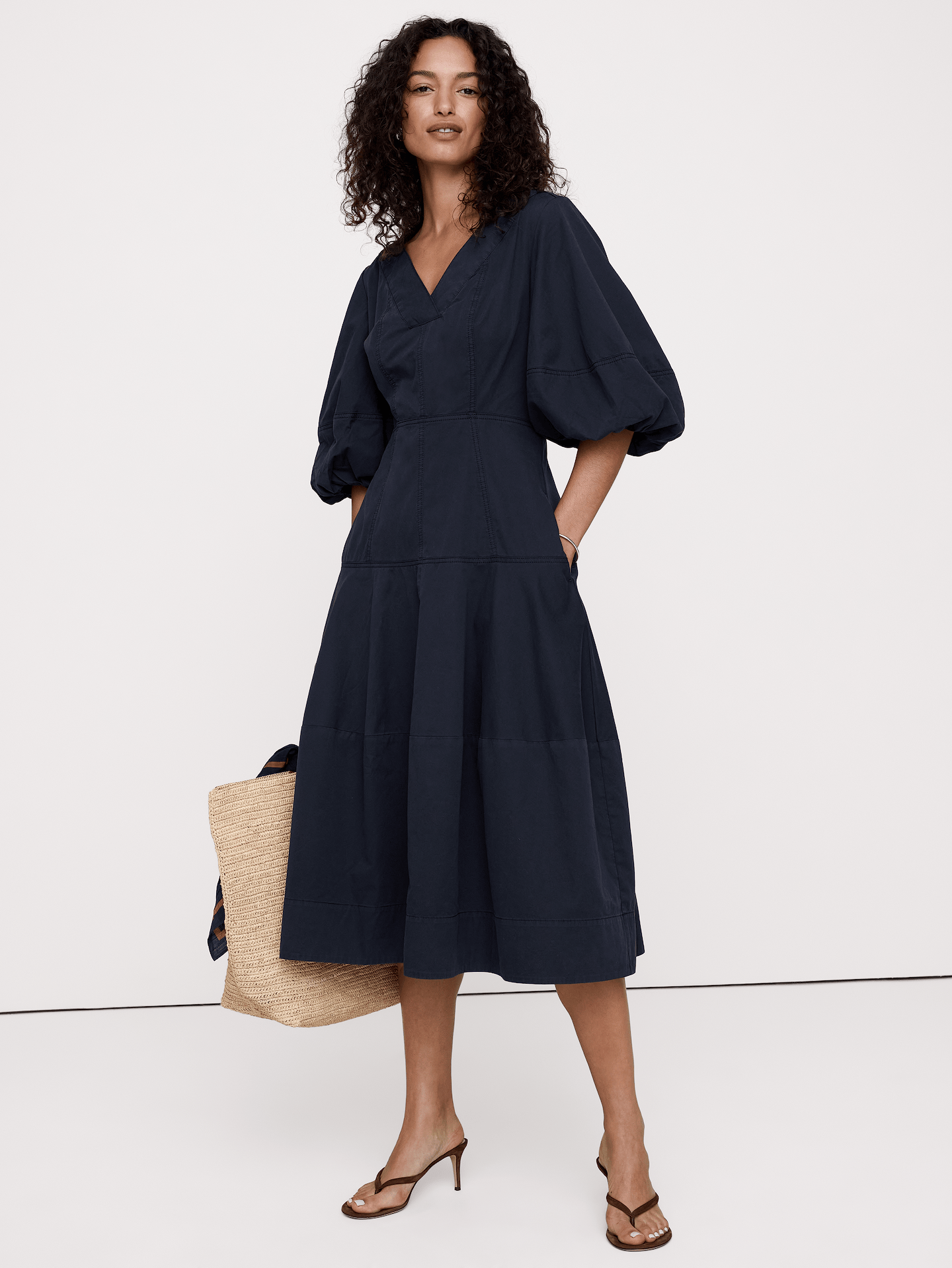 L'image numéro 1 présente Robe mi-longue coupe baril en sergé de coton