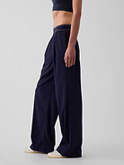 L'image numéro 3 présente Pantalon confort à plis à logo GapFit