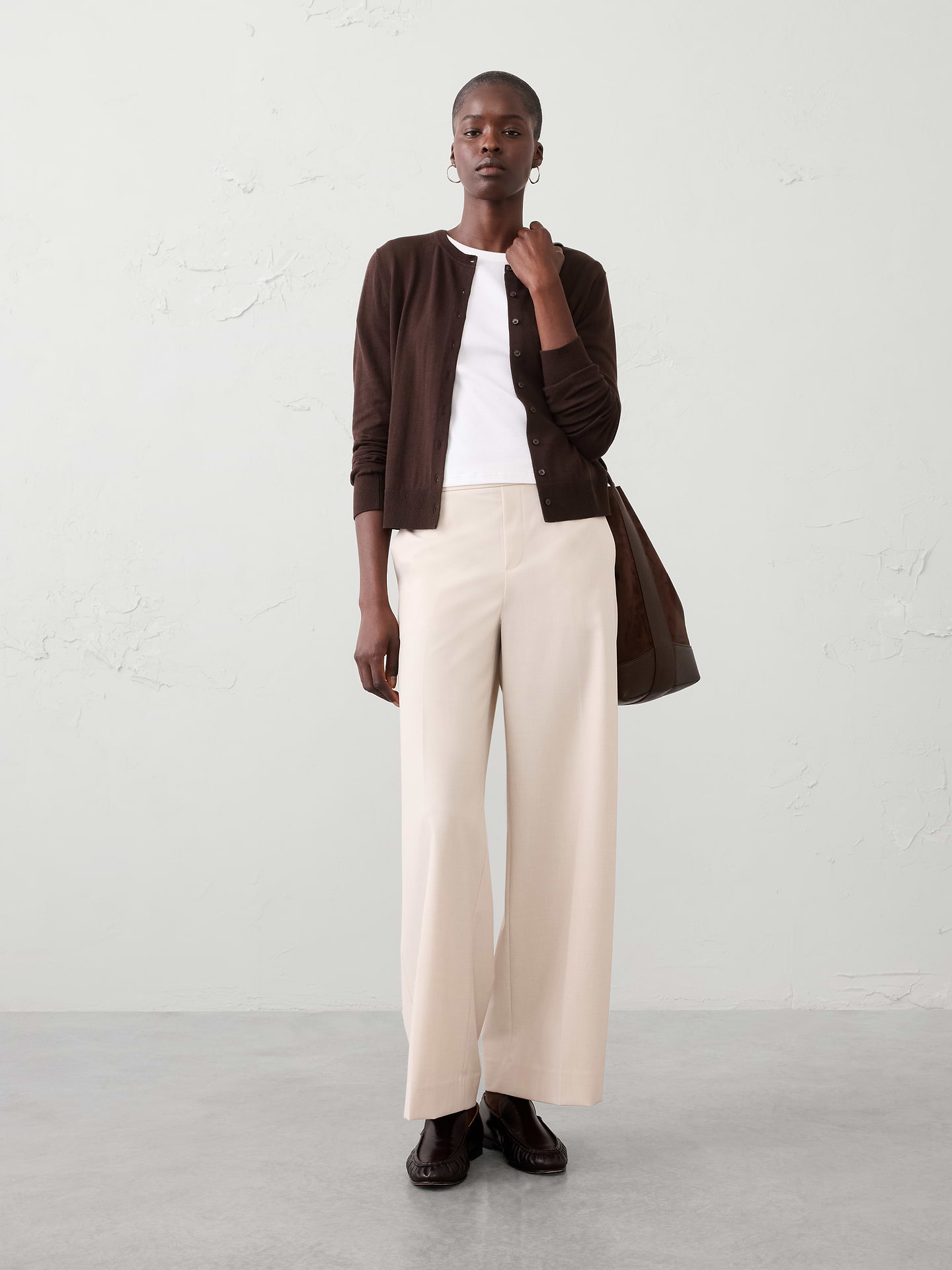 Image 1 of 7, SUITING RELAUNCH: The best‑selling Hayden Straight returns in our soft yet structured Sculpted Stretch fabric. Designed for comfort, polish, and versatility, it offers endless mix‑and‑match possibilities across the entire suiting collection., SUSTAINABILITY: Made with 67% recycled polyester., Classic fit. High rise. Wide leg. Full length., Flat front. Elasticated back waistband., Off-seam front pockets., Welt back pockets., Soft trouser crease., Made exclusively for Banana Republic Factory., Product #1178128