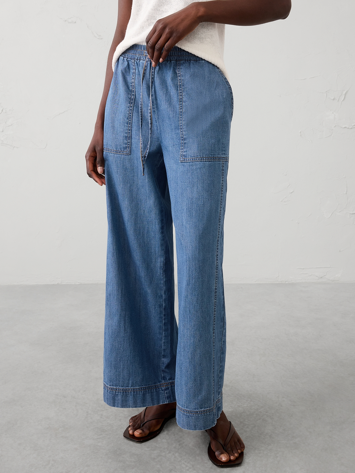 Relaxed-Fit Wide-Leg Mid-Rise Pull-On Painters Jean | Banana