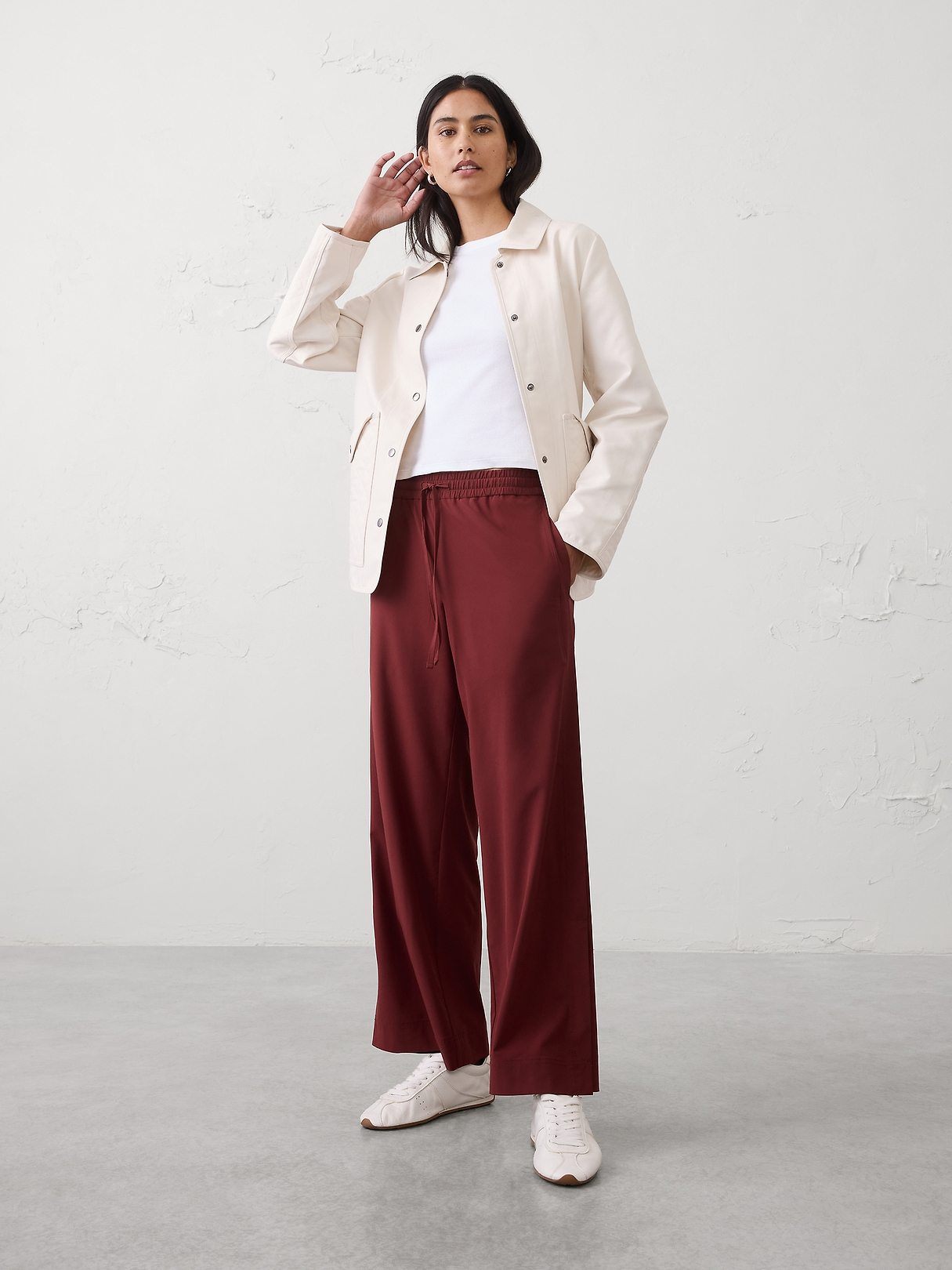 Wide-Leg Mid-Rise Airstretch Pant | Banana Republic Factory