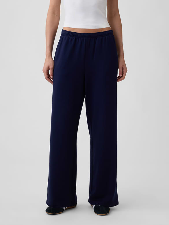 CloudLight Relaxed Wide-Leg Sweatpants