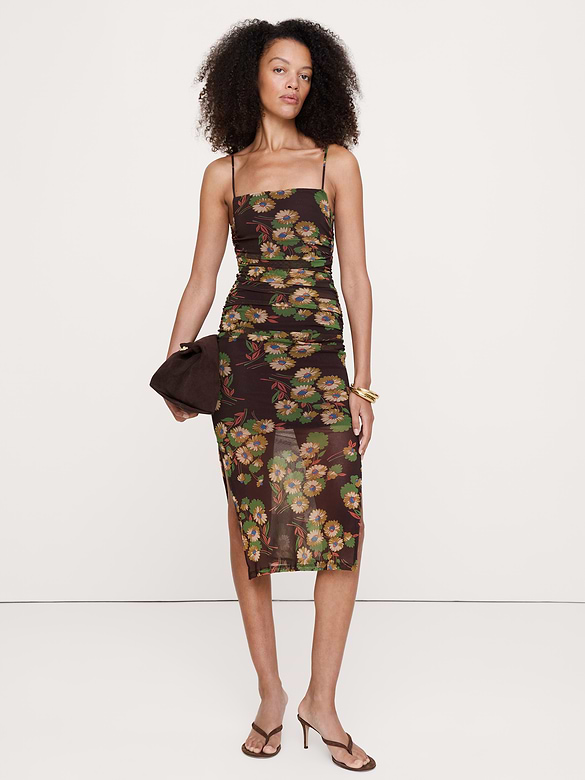 Robe mi-longue froncée à mailles