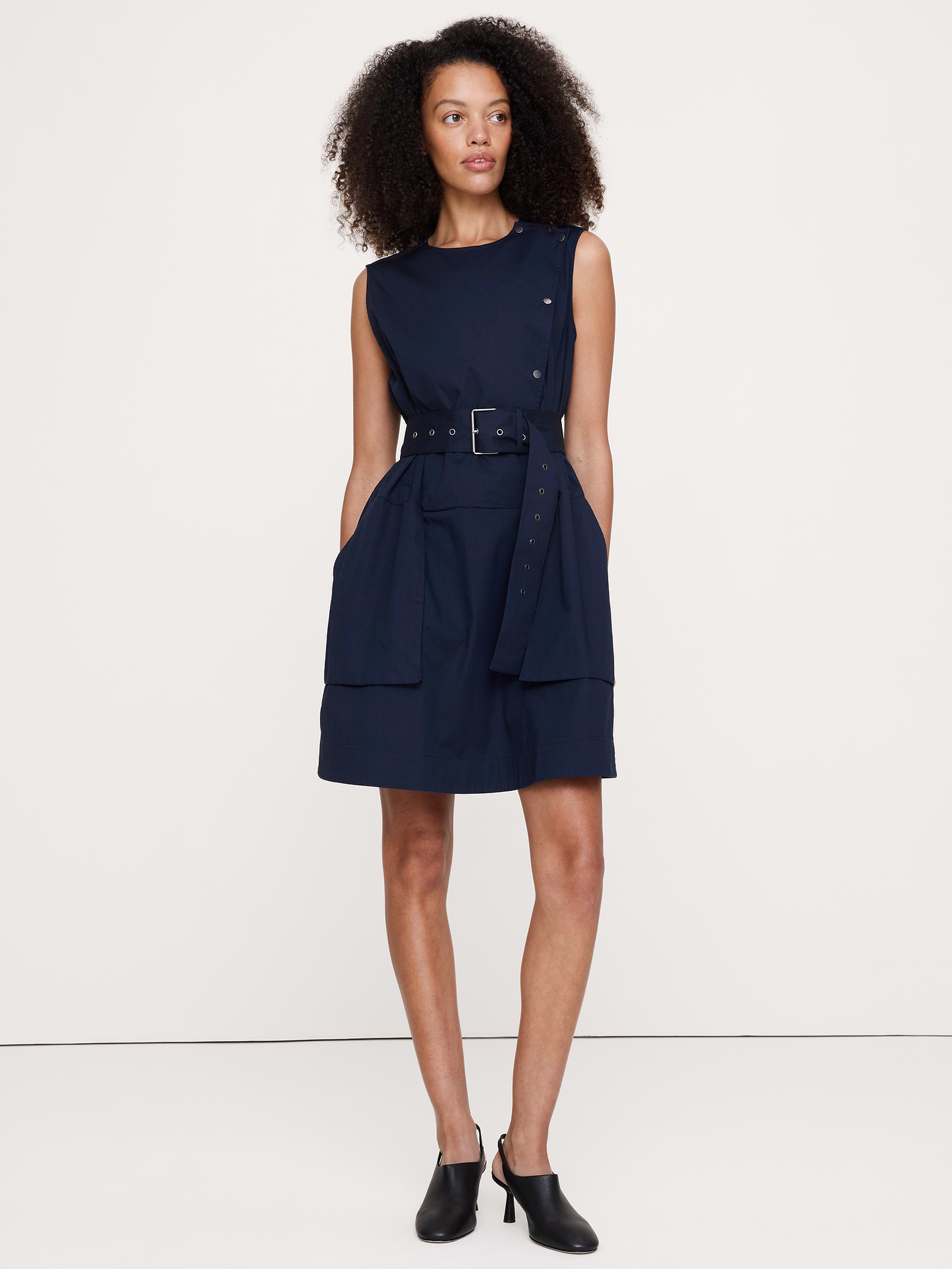 L'image numéro 1 présente Robe utilitaire courte en coton extensible