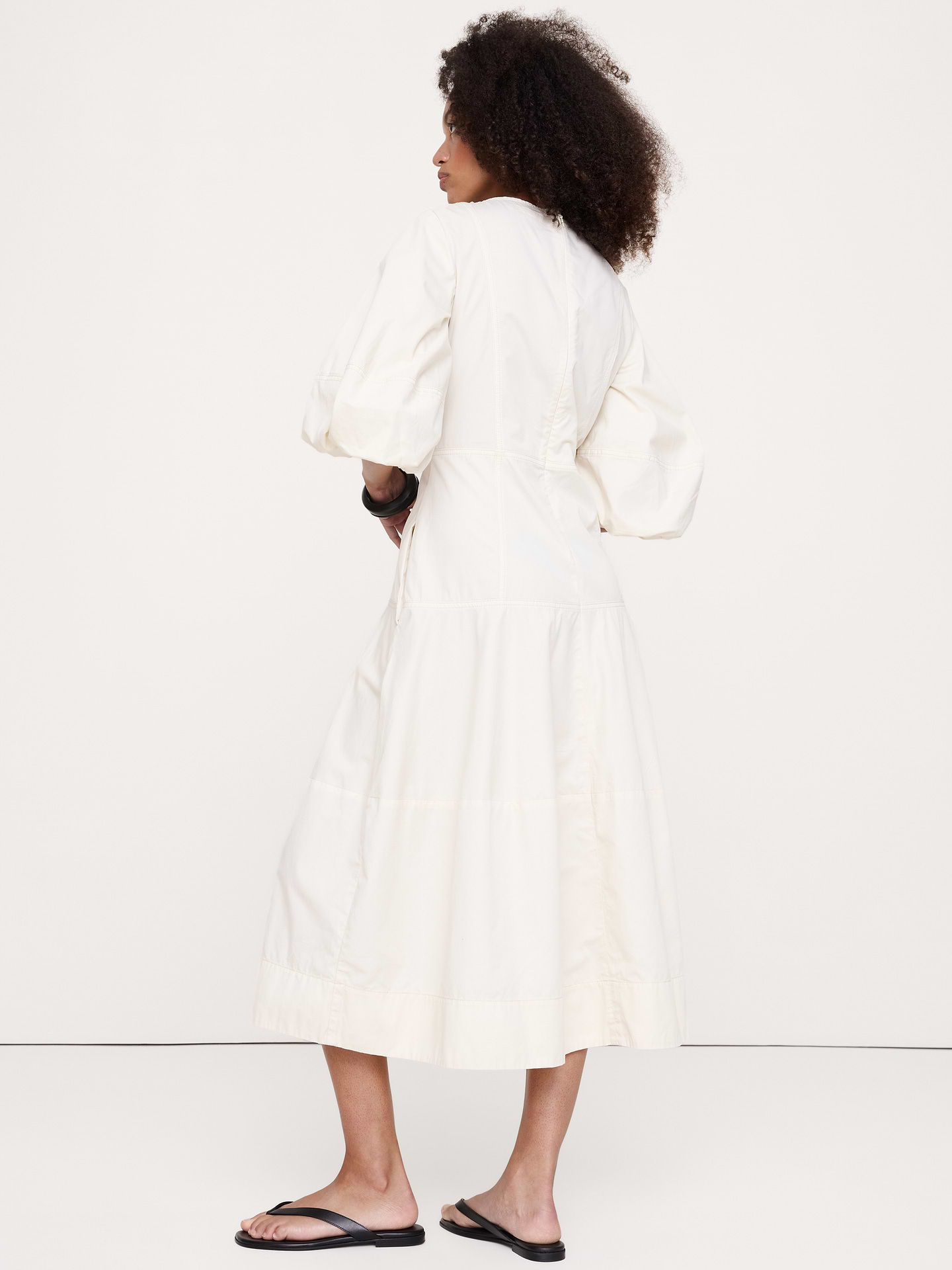 L'image numéro 7 présente Robe mi-longue coupe baril en sergé de coton