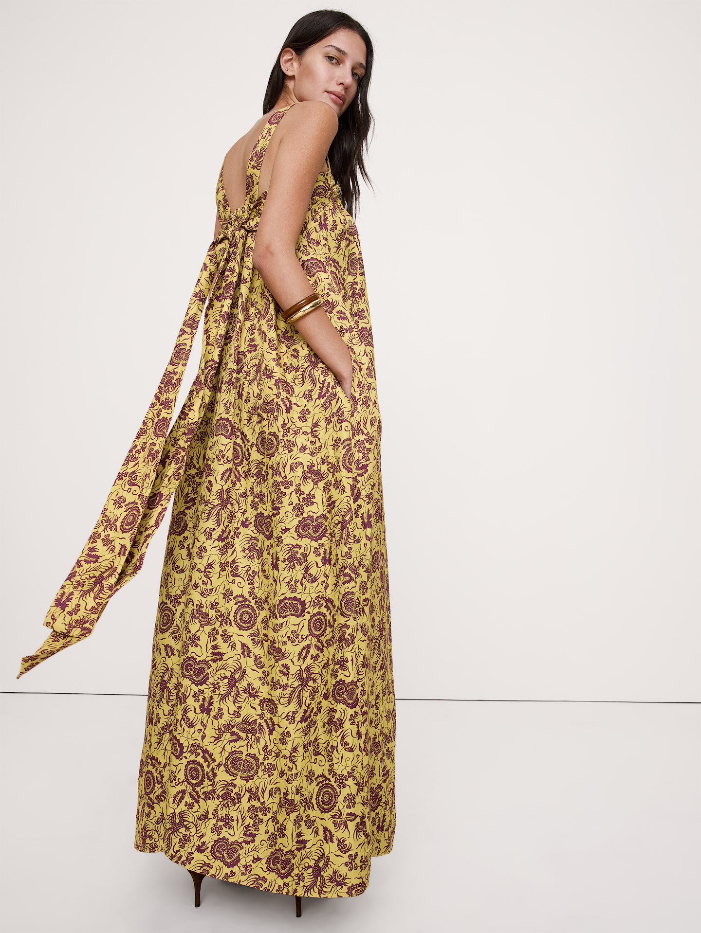 L'image numéro 3 présente Robe longue à fronces en lin et viscose