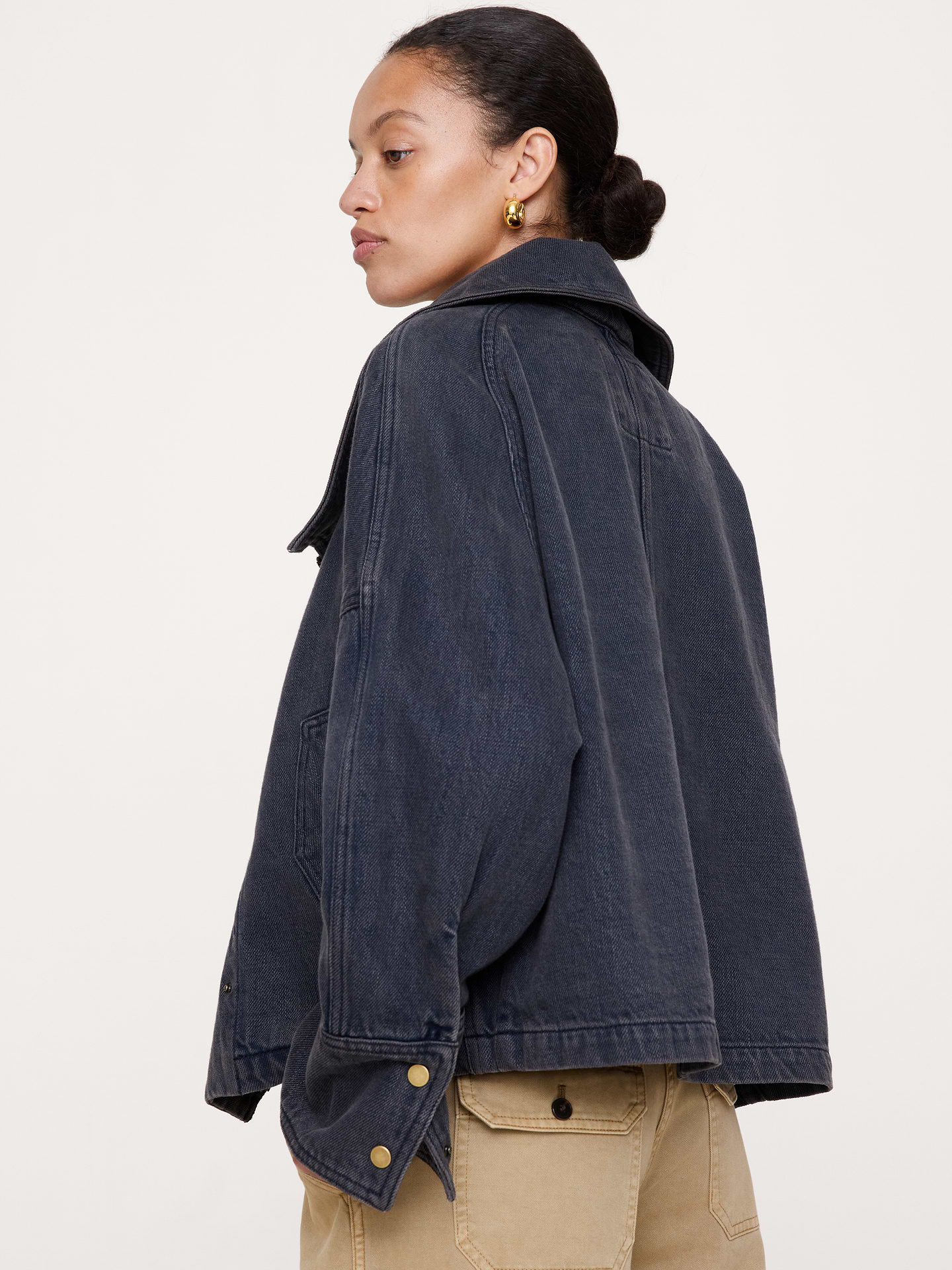 L'image numéro 3 présente Trench court en denim
