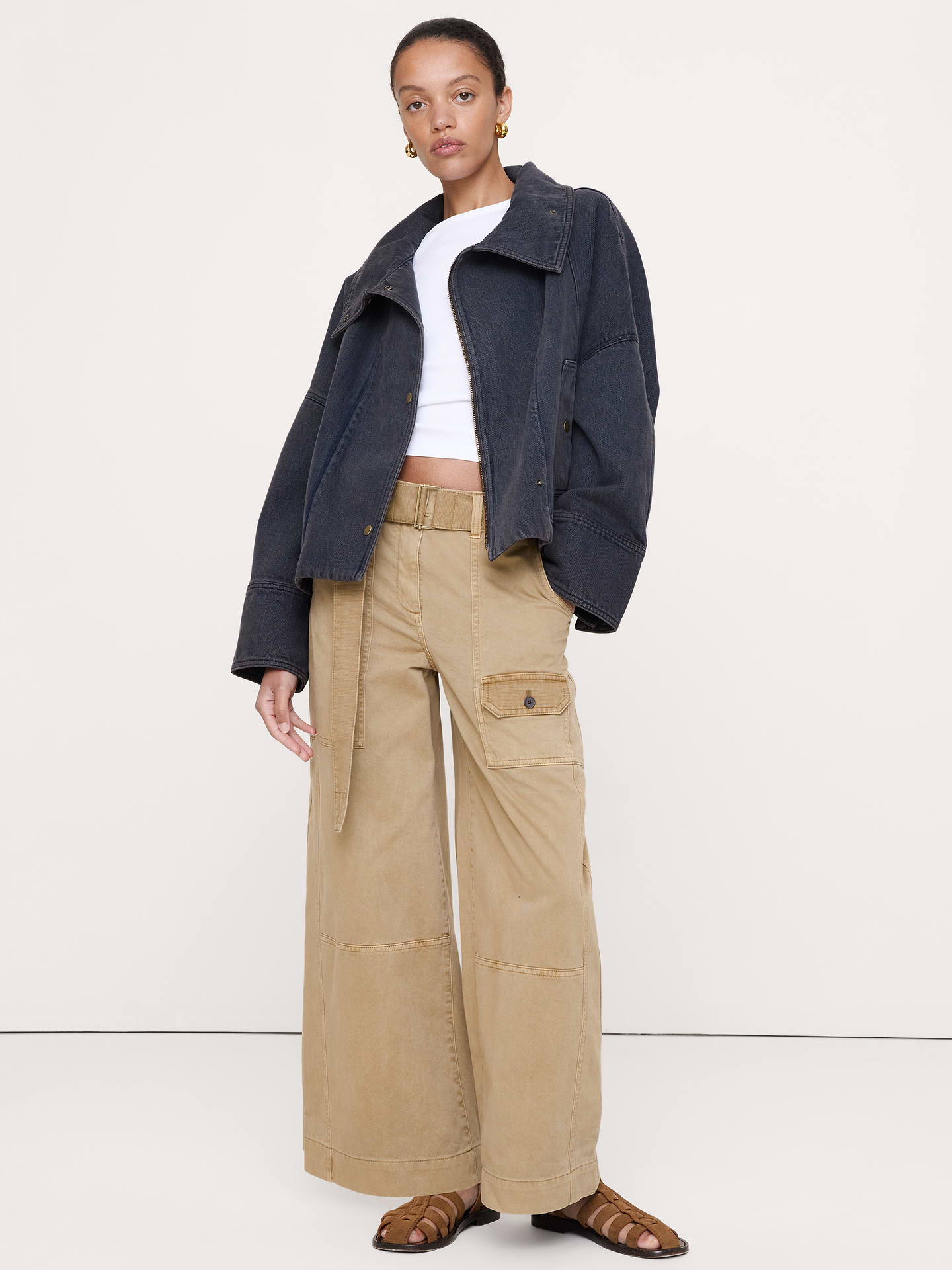 L'image numéro 1 présente Trench court en denim