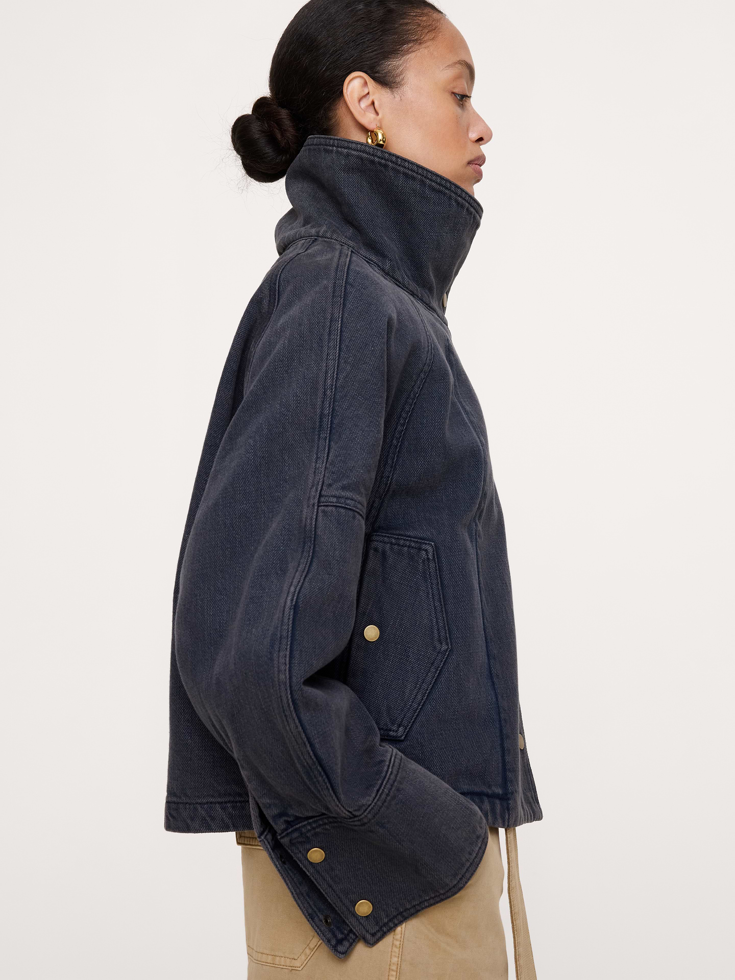 L'image numéro 4 présente Trench court en denim
