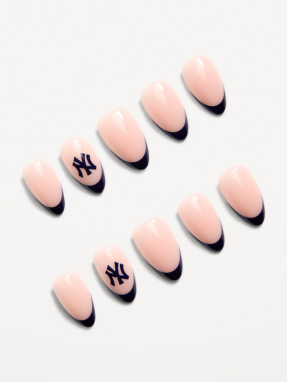 Glamnetic x Fanatics New York Yankees Press-On Nail Kit
