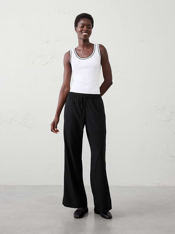 Wide-Leg Mid-Rise Airstretch Pant