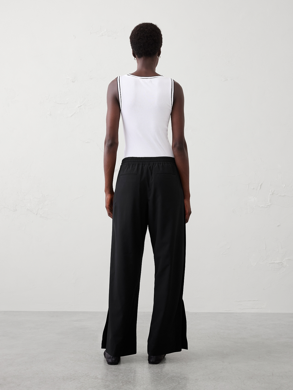 Wide-Leg Mid-Rise Airstretch Pant | Banana Republic Factory