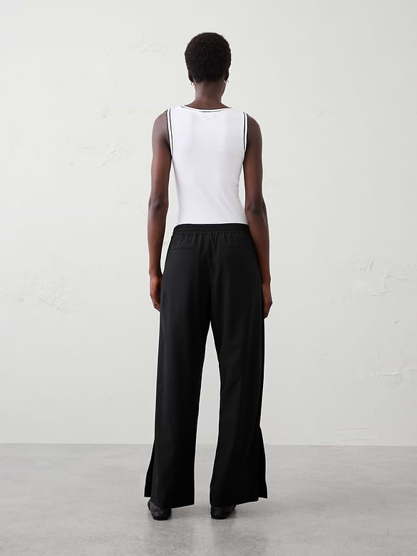 Wide-Leg Mid-Rise Airstretch Pant