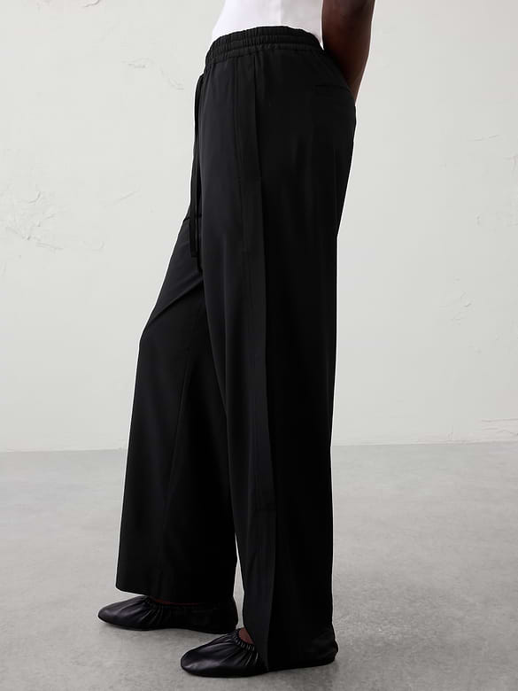 Wide-Leg Mid-Rise Airstretch Pant