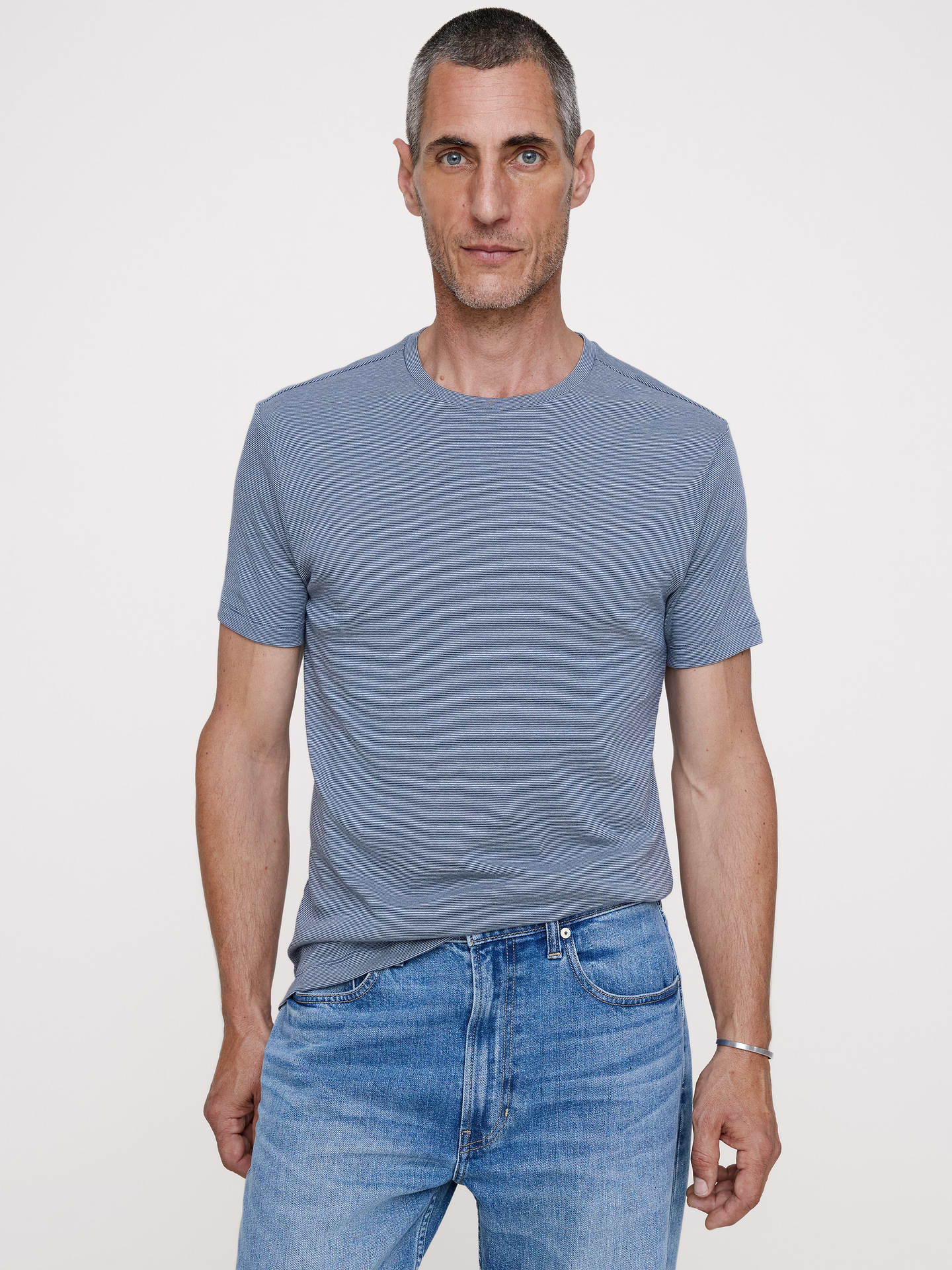 L'image numéro 8 présente T-shirt luxueux