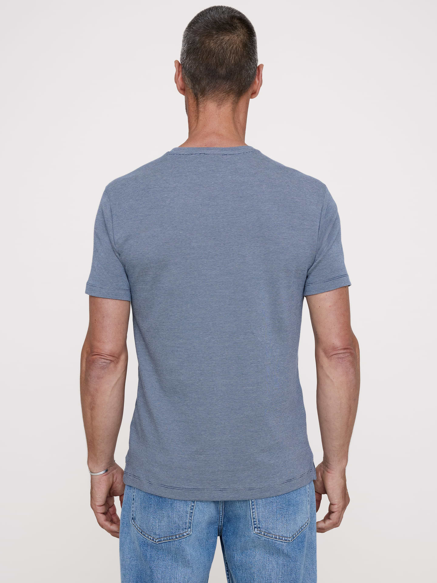 L'image numéro 7 présente T-shirt luxueux