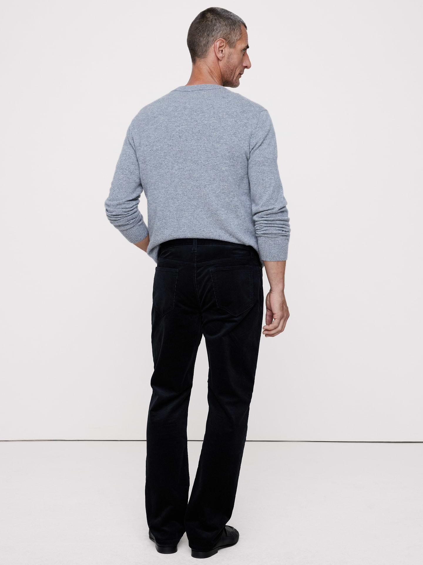 L'image numéro 2 présente Pantalon Voyageur droit en velours côtelé