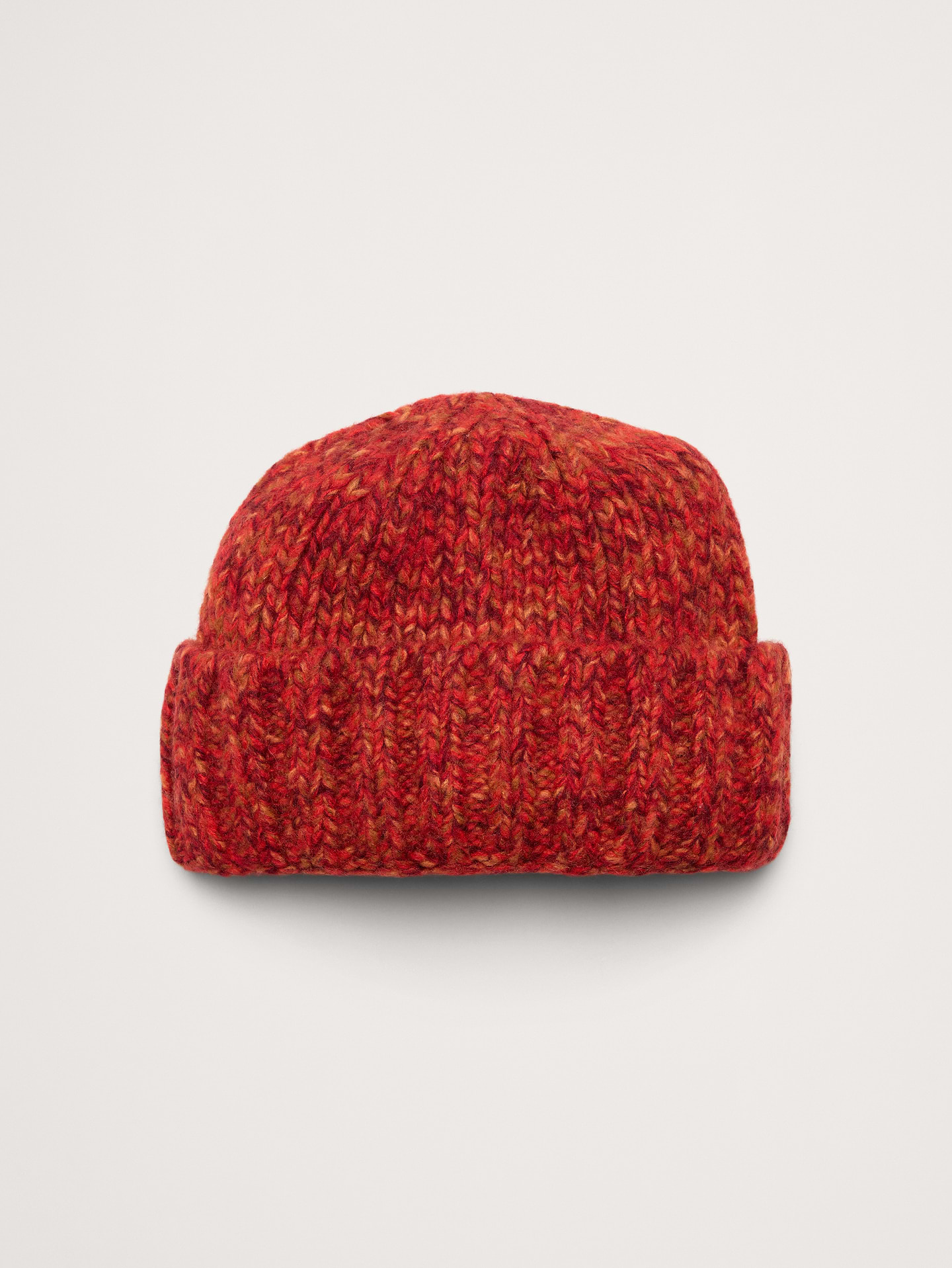 Image 1 de 3, Ce bonnet doux et confortable est confectionné dans un mélange de laine mérinos chaude et de cachemire luxueux aux couleurs moirées du tricot donegal classique., Produit #906790