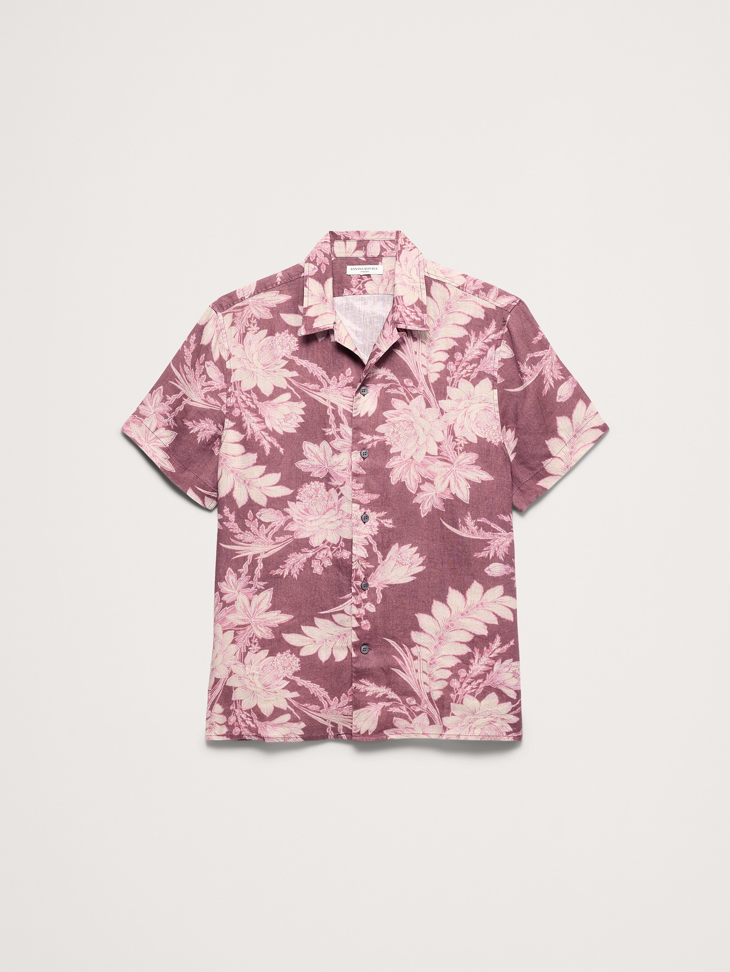 L'image numéro 4 présente Chemise de vacances classique en lin à motif floral à coupe standard