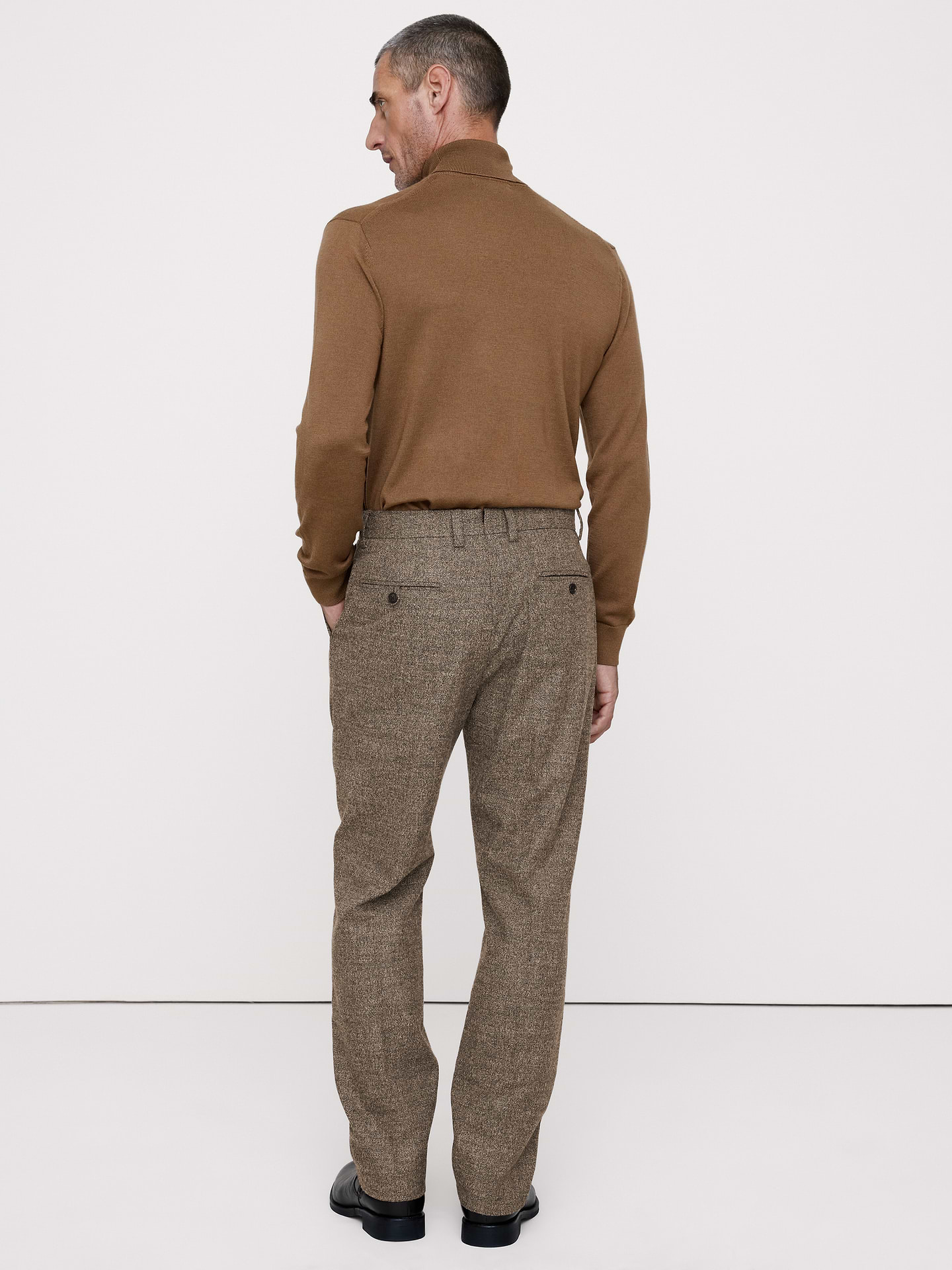 L'image numéro 3 présente Pantalon de complet ajusté cintré en flanelle à plis